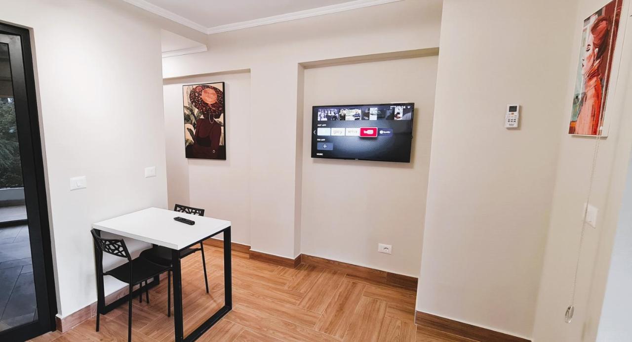 2V1 - Center Apartment 1 地拉那 外观 照片